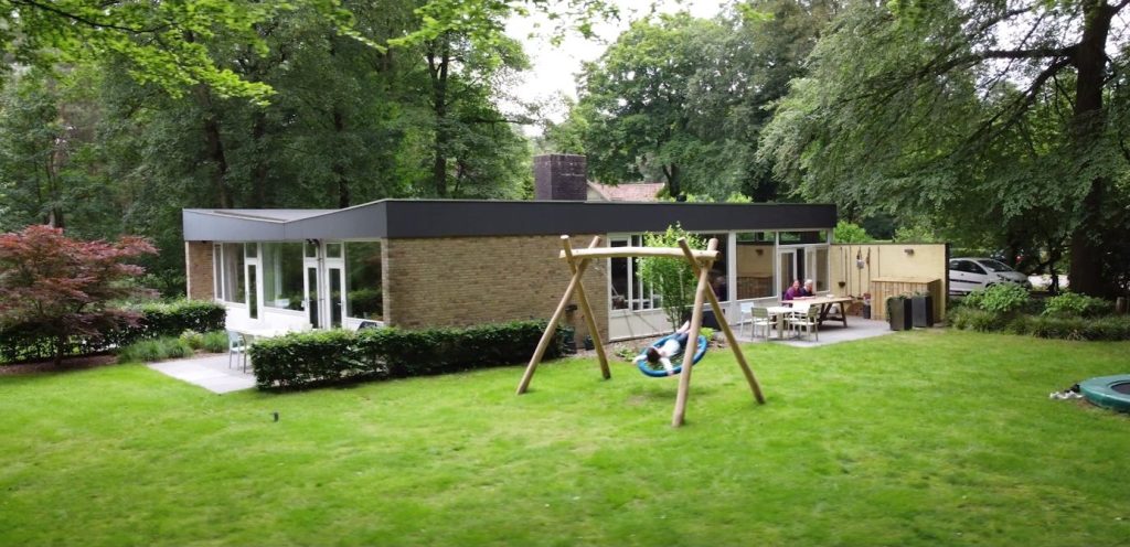 Logeerhuis De Boeg met tuin en schommel